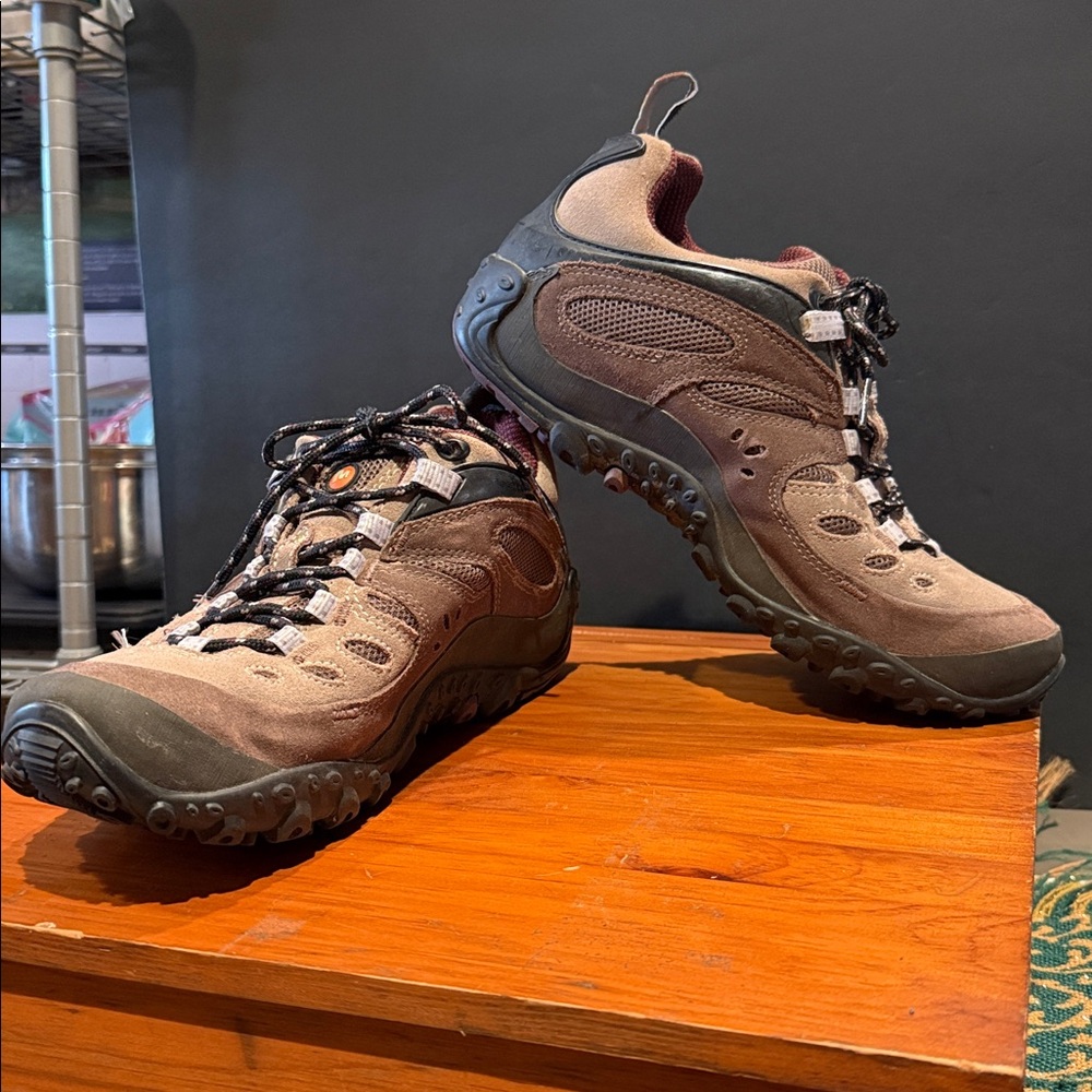 MERRELL WOMENS HIKING SHOES SIZE 10